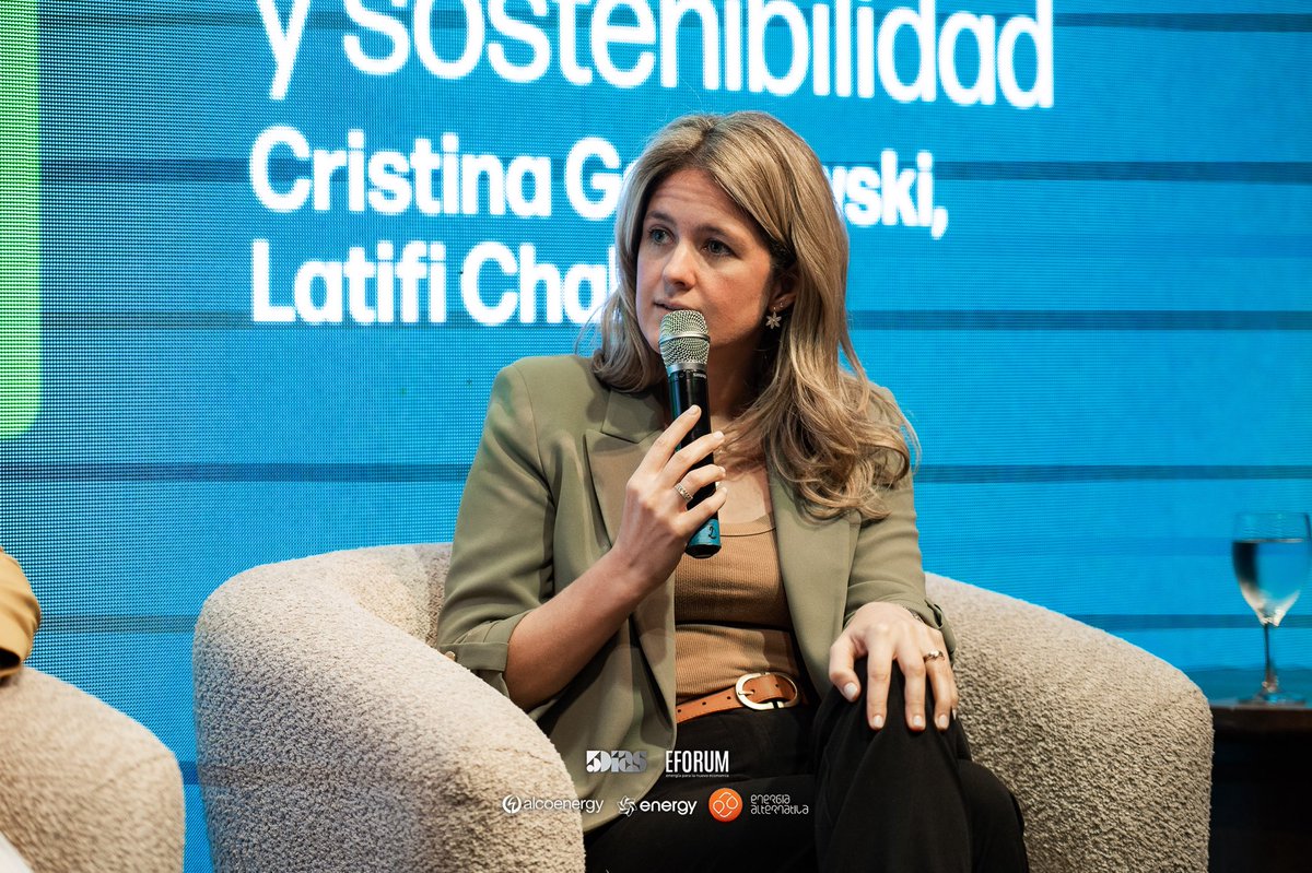 InfonaPy's tweet photo. 🌳 Del bosque a la nueva economía: inversión forestal y sostenibilidad

La presidenta del INFONA, @cgoralewskih, participó como panelista en EFORUM 2026, un espacio de diálogo sobre inversión, sostenibilidad y oportunidades para el desarrollo económico del 🇵🇾 https://t.co/j4gfLgkzru