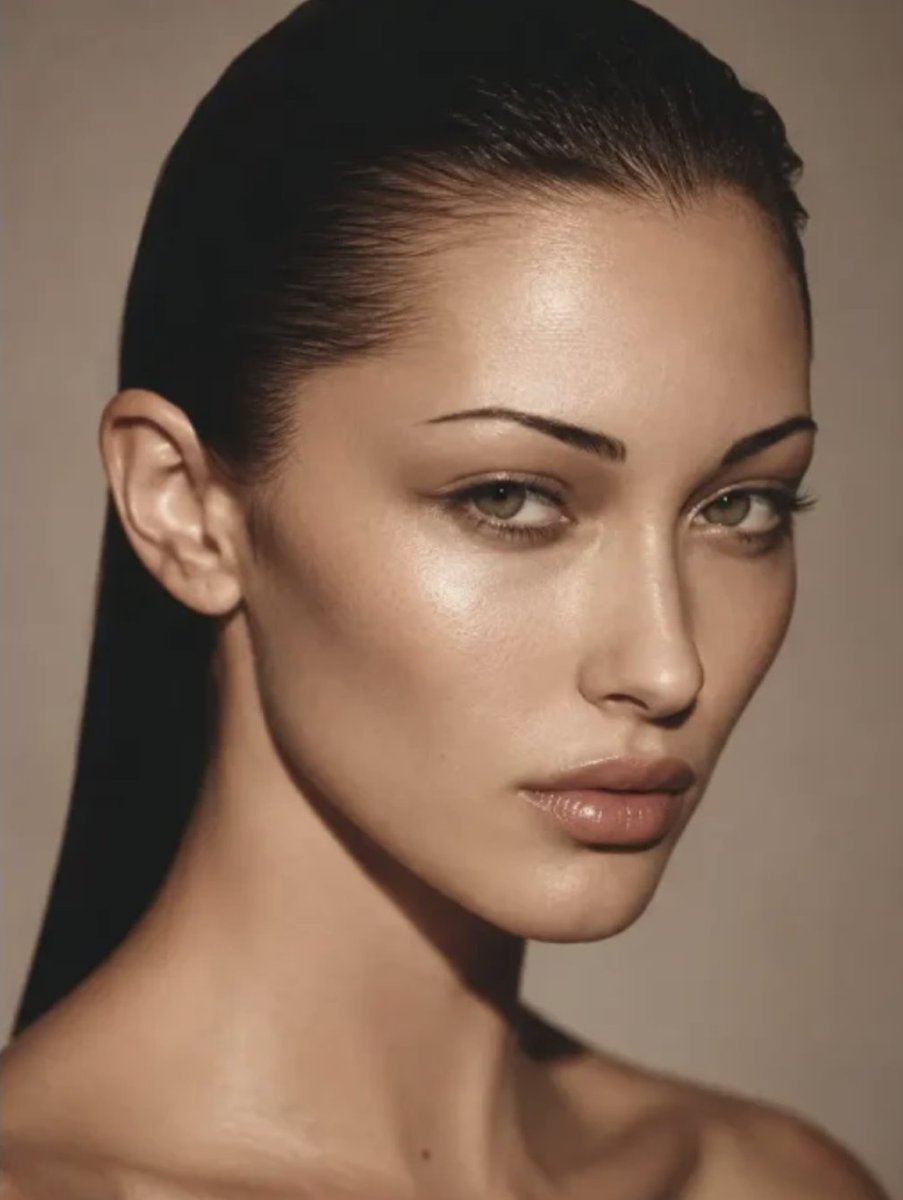 eroticacid's tweet photo. thin brows are so back but maybe they never left https://t.co/cZcDu9tK8y