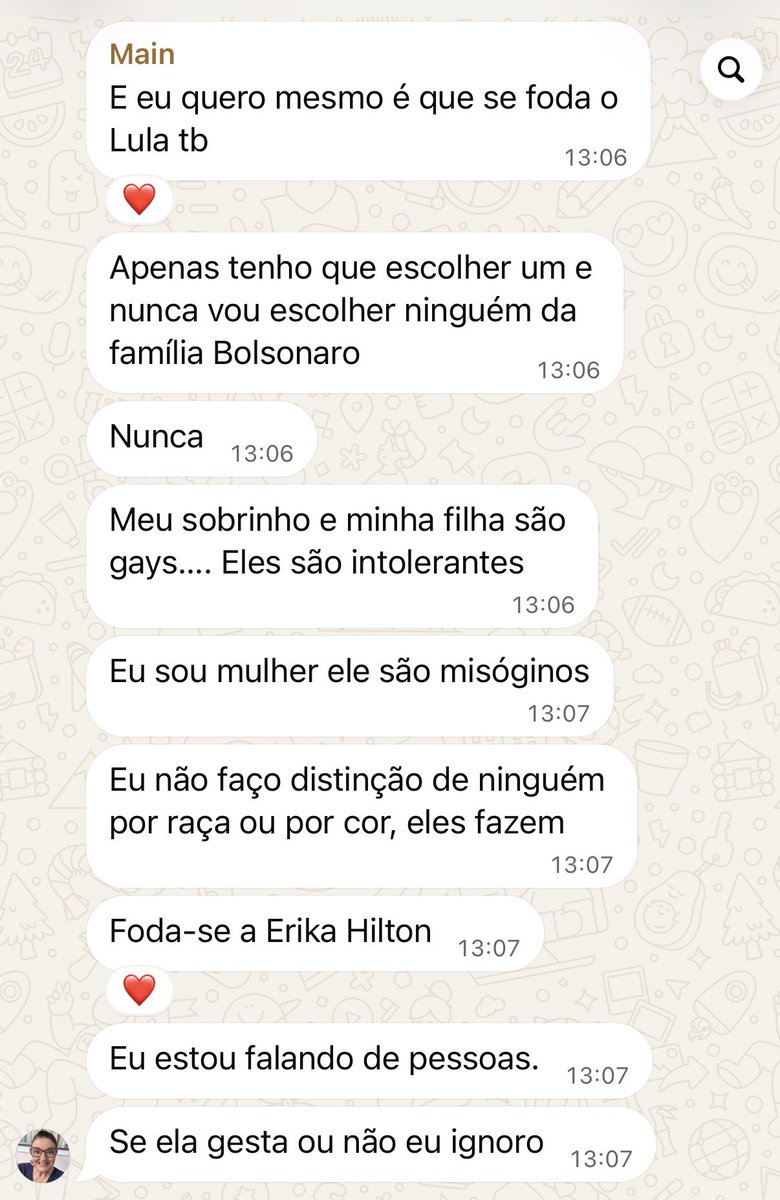 vikpedia's tweet photo. galera aparentemente eu dei início a terceira guerra mundial no grupo da família e tentaram me metralhar. só que esqueceram que eu tenho mãe https://t.co/vxAPiSKGq3