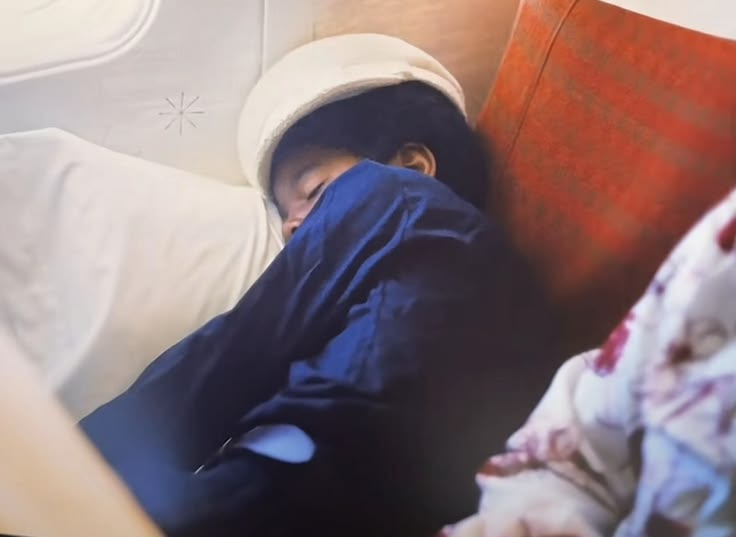 OffTheFreak's tweet photo. it breaks my heart a little whenever i see pics of little michael sleeping peacefully knowing he didnt get to have a nice sleep near the end of his life https://t.co/EUiMmfLb8n