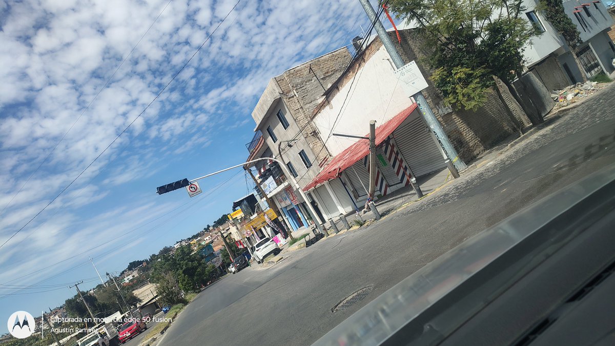 Woowootepec's tweet photo. Poste caido, semaforo dañado y sin funcionar.  Va para 7 dias, en Av San Gaspar y calle Cocula. Tonala, a dos cuadras del socavon. @AgenciaAMIM  @GobiernoJalisco @TransporteJal @nmasguadalajara @MilenioJalisco @GabrielTorresEs https://t.co/ICNqoV4dog