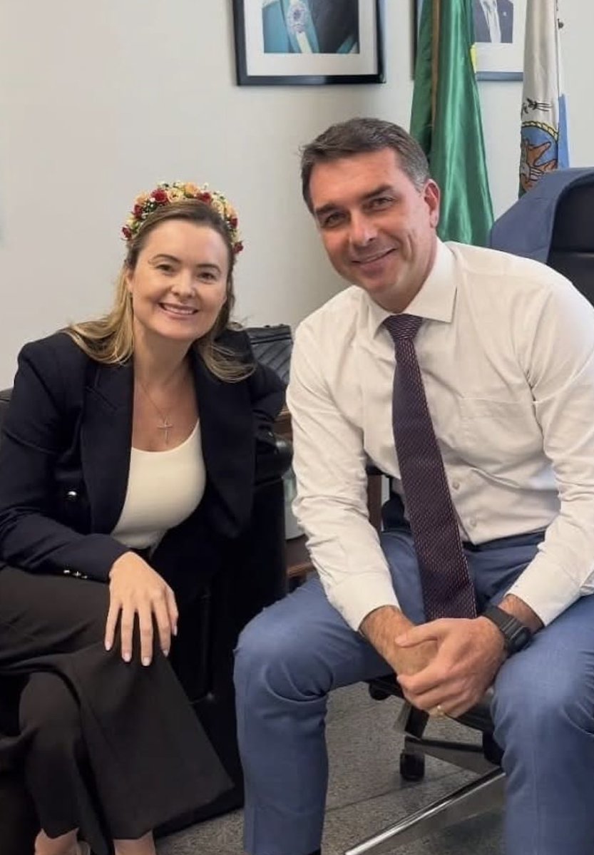 rodrigotuitta's tweet photo. 🚨CHICOTADA! A bolsonarista Júlia Zanatta  assina emenda que permite 52 horas semanais de trabalho e REDUZ o FGTS dos trabalhadores de 8% pra 4% https://t.co/le0kEYjJyF