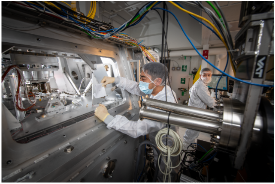 BerkeleyLab's tweet photo. "The cell phone that everybody carries with them has chips that have been made with materials that have at some point been tested at Berkeley Lab. The Center for X-Ray Optics has played a key and pioneering role in enabling EUV lithography, so that it could be used by leading-edge chipmakers in their most advanced manufacturing processes.” — Bruno La Fontaine 

https://t.co/I1ctvHZTMb