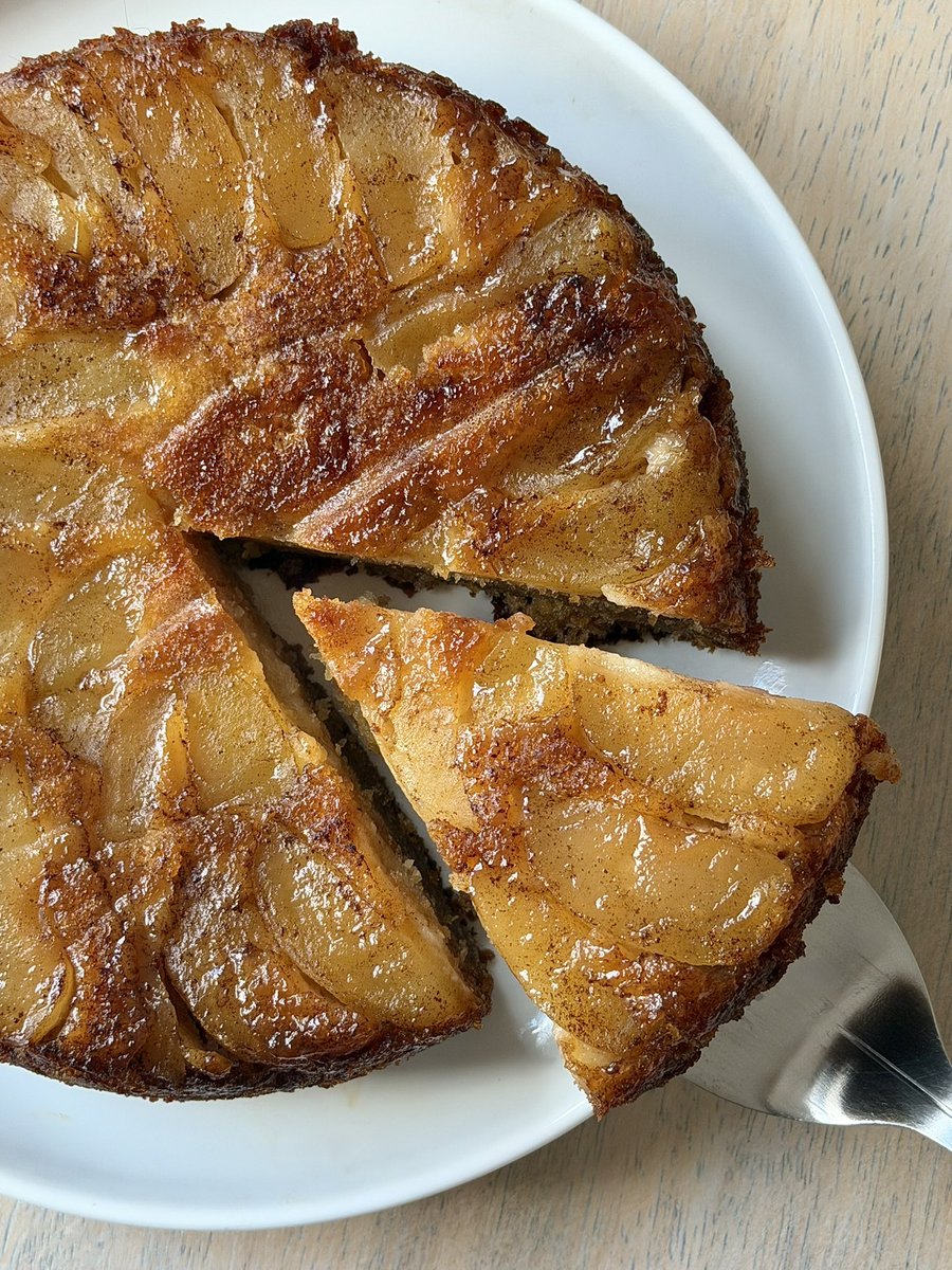 saweeeties's tweet photo. today i made a brown butter caramelised honey apple cardamom cake https://t.co/0gaGHy1reb