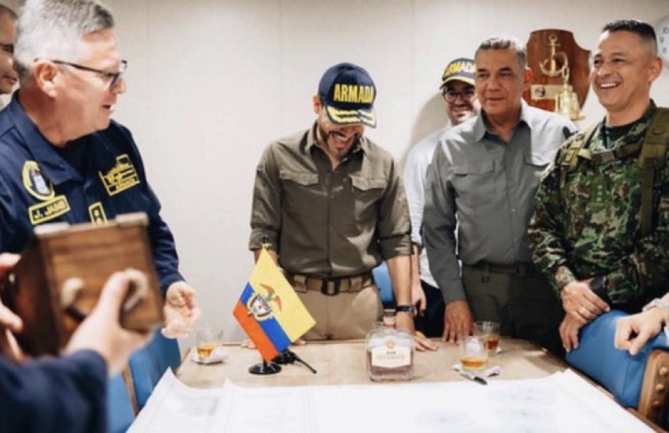 derlilopeza's tweet photo. Antes se le caía la cara de vergüenza a media Colombia por un trago de Petro. Hoy el presidente usa a la Armada de comercial de su ron y el silencio es ensordecedor. Qué vara tan flexible. 🥃 https://t.co/GCN3zF1jvC