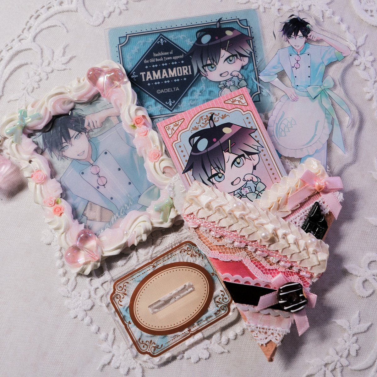 kws1901's tweet photo. bought a super cute oshikatsu crepe from @starcarousel and i think it ended up matching my tamamori cafe goods quite well ♡ https://t.co/xyH9R1WG3o