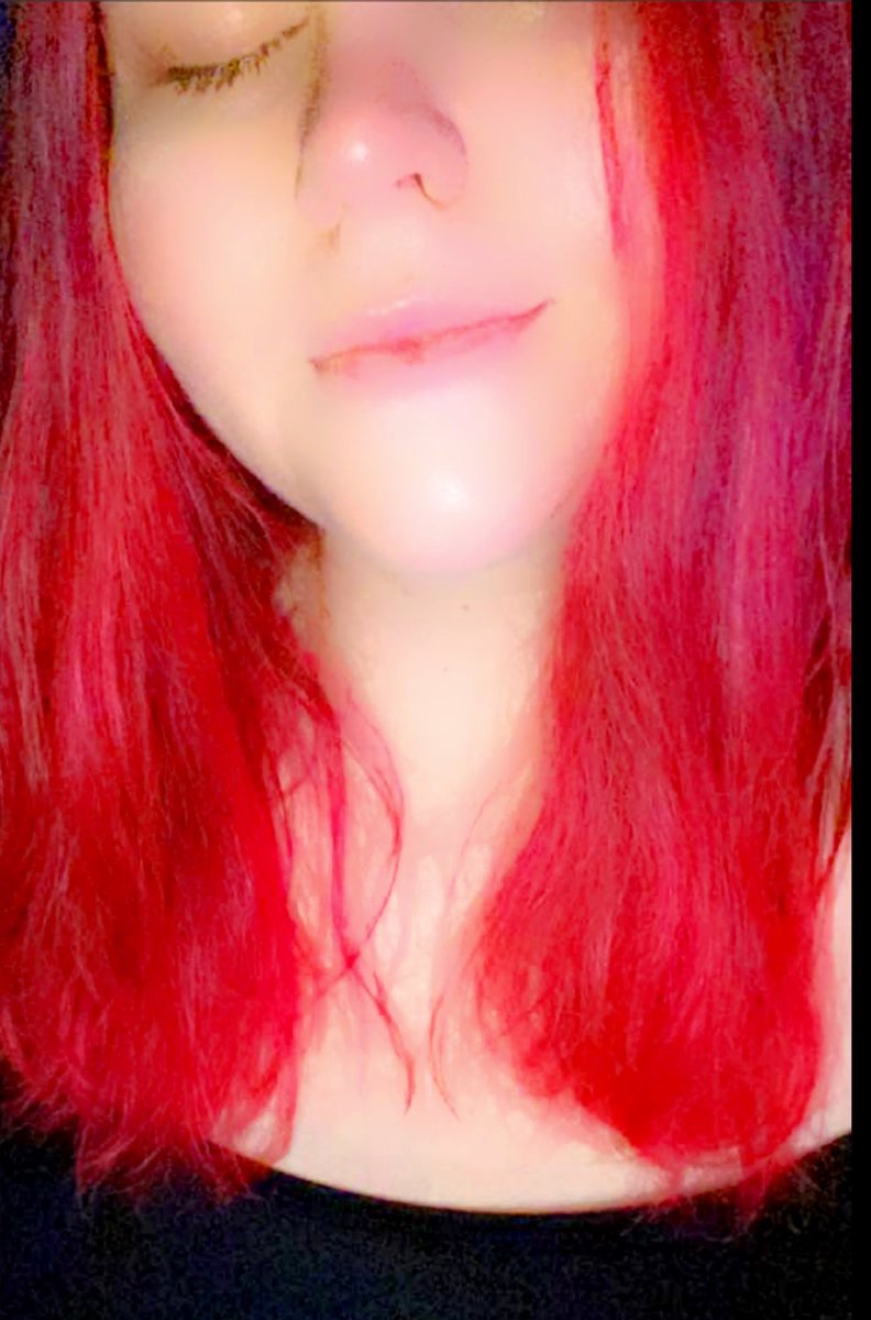 BattyByte's tweet photo. I miss my red hair 👀 https://t.co/r01nge5QBB