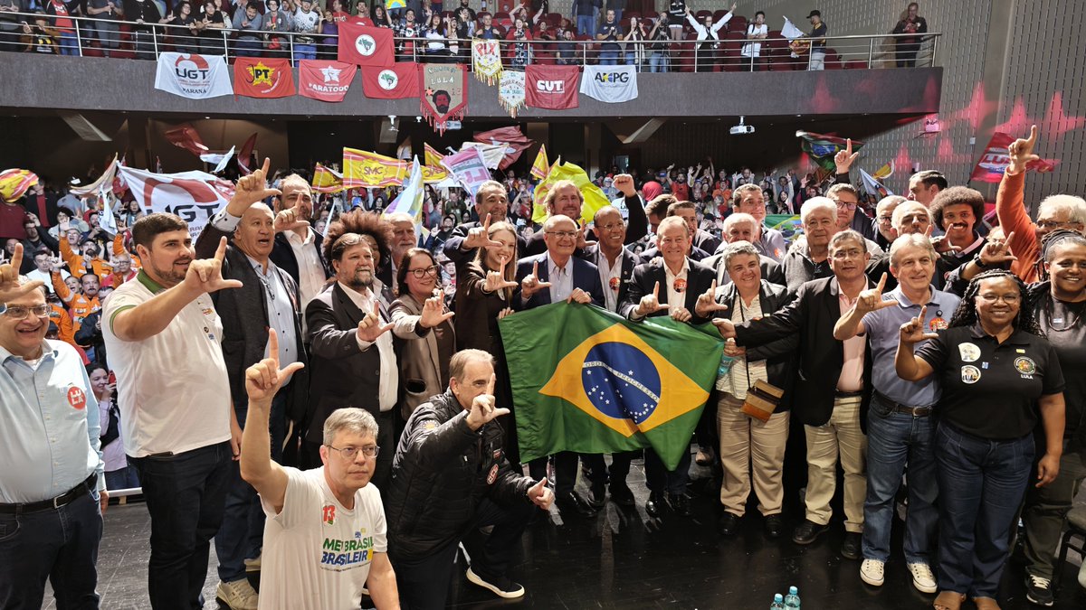 RequiaoFilho's tweet photo. Prestigiando a agenda do vice-presidente Geraldo Alckmin em Curitiba, em mais um momento importante de mobilização pela reeleição dele e do presidente Lula.

Seguimos juntos, trabalhando por um Brasil mais justo, democrático e com oportunidades para todos! https://t.co/LPrWD7trOw
