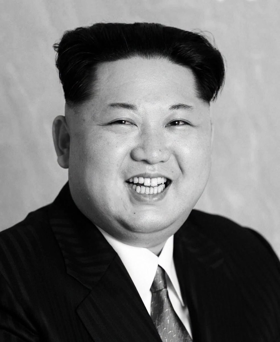 VigiaCiudadano7's tweet photo. El periódico británico The Sun y Wang Jun Shi, presidente del Partido Demócrata de China y opositor al régimen de Pekín, han afirmado que Kim Jong-un, líder de Corea del Norte, falleció tras una hemorragia cerebral y una transferencia de emergencia a un hospital en Pekín, y que su cuerpo fue devuelto secretamente a Corea del Norte.

Él también afirmó que China ha enviado alrededor de 9.000 efectivos militares a Pyongyang para intervenir en la crisis de sucesión, y que Kim Yo-jong, hermana del líder norcoreano, ha tomado el poder.

Shi afirmó que las fuerzas chinas están en alerta máxima y que existe la posibilidad de un conflicto interno en Corea del Norte.