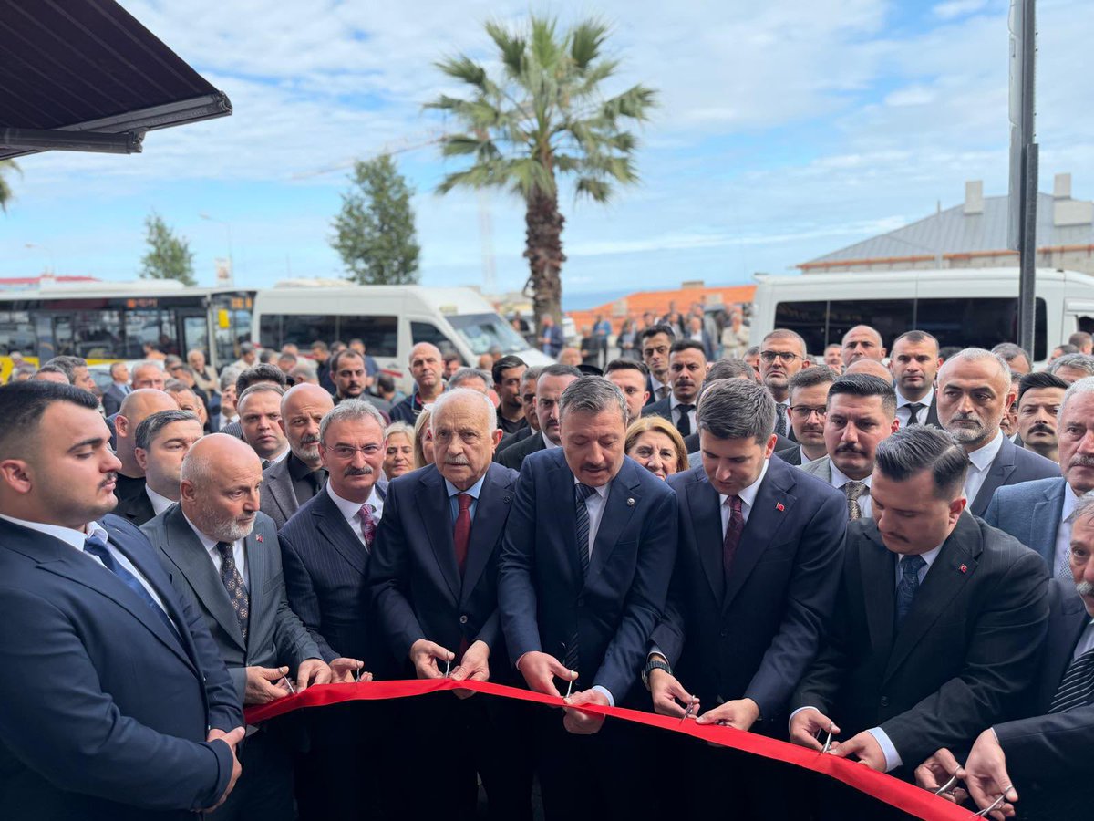 ayyildirim1's tweet photo. Ülkü Ocakları Trabzon İl Başkanlığımızın yeni hizmet binasının açılışını gerçekleştirdik.

Türk gençliğinin eğitimine ve gelişimine katkı sunacak yeni hizmet binamızın; Trabzon’umuza, teşkilatımıza ve davamıza hayırlı olmasını temenni ediyorum. 🇹🇷 https://t.co/Lf1UtB42cw