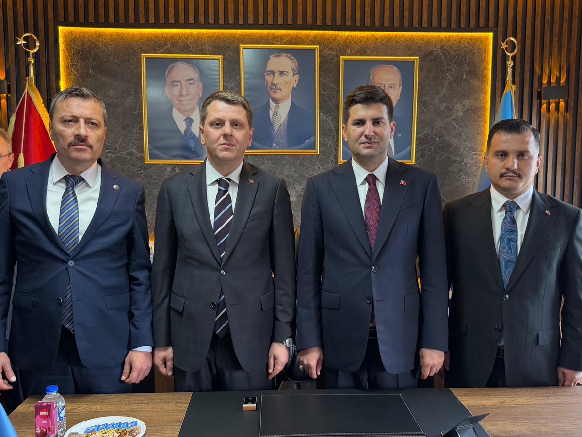ayyildirim1's tweet photo. Ülkü Ocakları Trabzon İl Başkanlığımızın yeni hizmet binasının açılışını gerçekleştirdik.

Türk gençliğinin eğitimine ve gelişimine katkı sunacak yeni hizmet binamızın; Trabzon’umuza, teşkilatımıza ve davamıza hayırlı olmasını temenni ediyorum. 🇹🇷 https://t.co/Lf1UtB42cw
