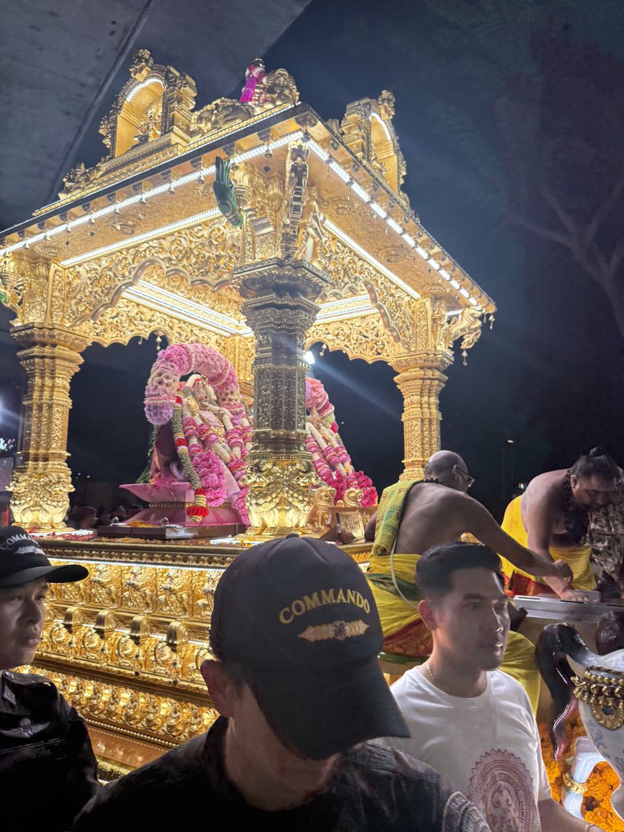 desirposter1565's tweet photo. 🌺โอม ศักติ โอม
🙏🏻ขบวนใหญ่ 3 พระแม่ตรีศักติ
พระแม่ศรีมหาอุมาเทวี พระแม่ลักษมี พระแม่สุรัสวดี 

ขอผู้ที่พบเห็นโพสนี้ ได้รับพลังจากทั้ง 3 มหาเทวี ปังทั้งเงิน งาน ความรัก สมหวังดังใจทุกสิ่ง🕉️ https://t.co/lTnejAvRbm