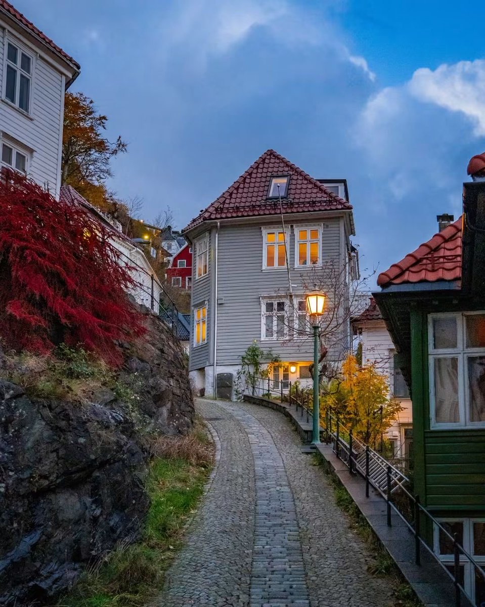 PrettyCitiesX's tweet photo. Bergen Norway 🇳🇴 https://t.co/RflXFDoG2g