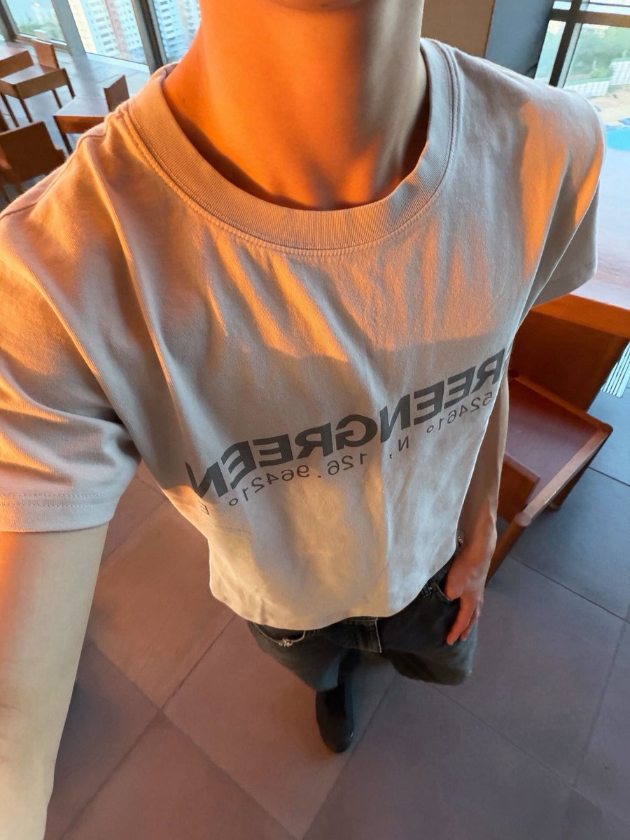 poutyhyeon's tweet photo. faceless pictures are everything to me https://t.co/DT17T9suAf