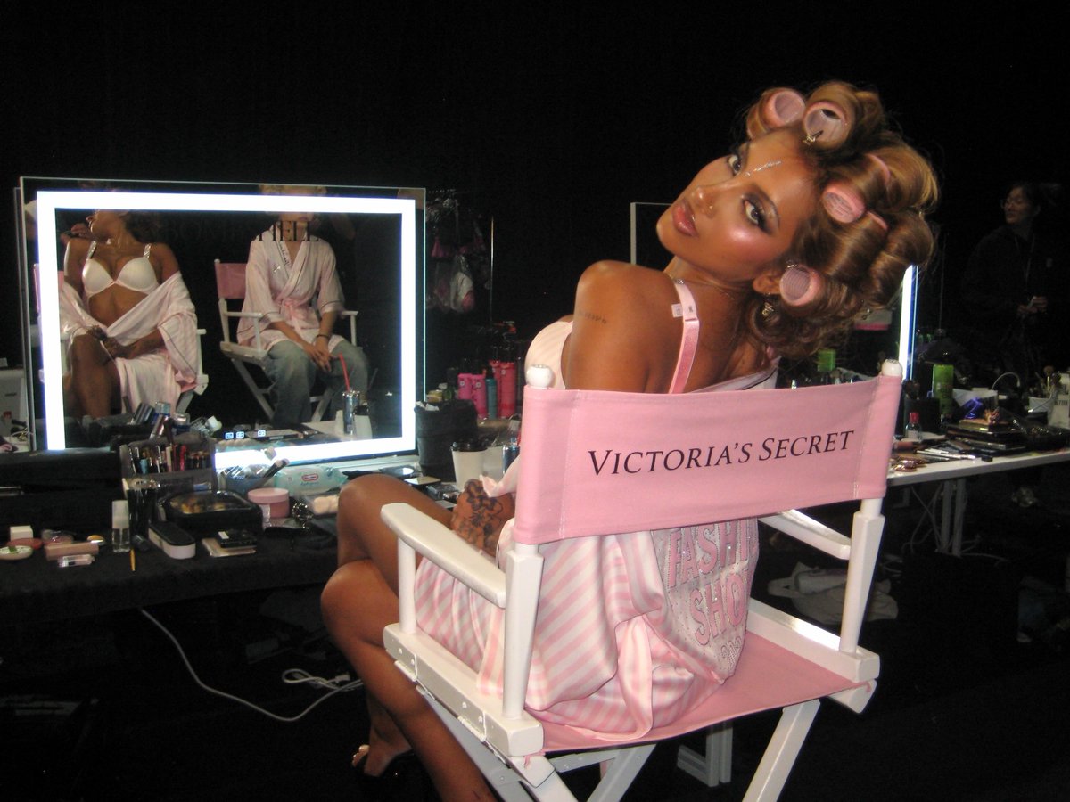 Eyekonduh's tweet photo. you’re a star baby https://t.co/qlpViIaTZO