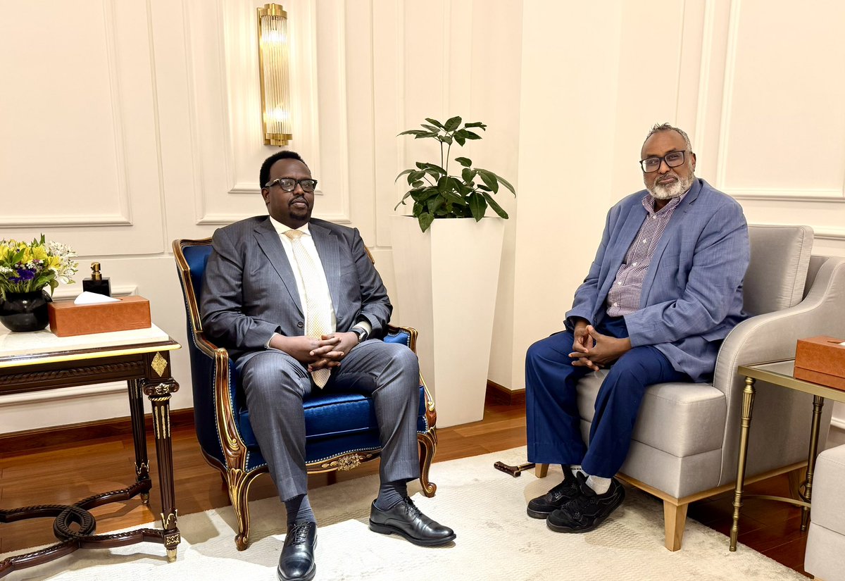 MAWareSO's tweet photo. Brief and useful encounter with HE @SalahJama, Deputy Prime Minister of Somalia in Addis Ababa, Ethiopia. We exchanged views on the peace and security situation of the Region.

@IGADsecretariat will work closely with our Member States to enhance Peace and Security in our region for a stable  and prosperous region.