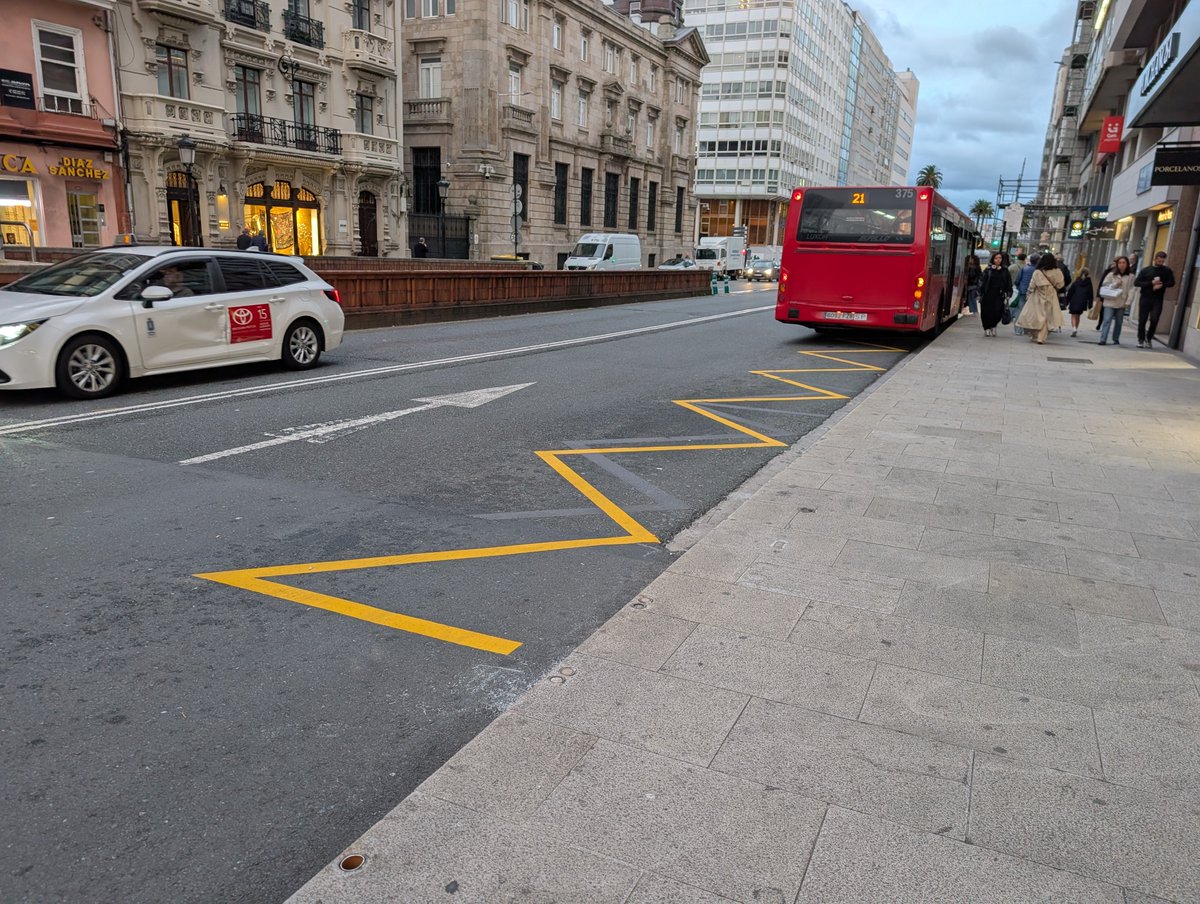 _Juan53's tweet photo. 🗓️ Xoves 22
🚍Liñas 3 e 7
🚏❌#Par596 Juan Flórez 18 e #Par598 Notariado 7
🚏#Par526 Juana de Vega
↪️Pasan a circular por Praza de Pontevedra e Juana de Vega cara Praza de Mina https://t.co/fcbVOo8gVz