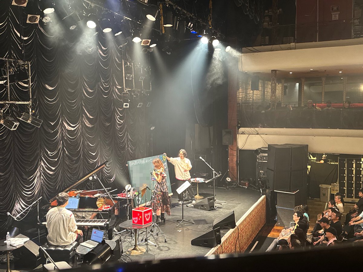 junnarockyou's tweet photo. #はんぐじゃむ とうきょうこうえん にかいめ あそびにいかせていただきましたっ

めいんさん、すごすぎます。ステージ上の全員が音楽で遊んでて、わくわくがずっと止まりませんでした。

音楽への愛が溢れて、止まらない時間、さいきょうだーーーーーー
明日も行きたい気持ちが止まらない、、、

わたしもリクエストしたかった………笑

めいんさん、はんぐじゃむつあー、いってらっしゃい！！！！！