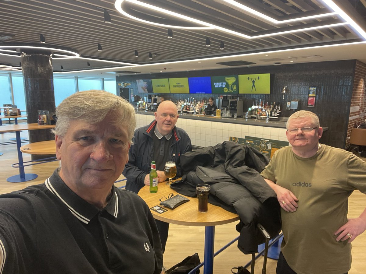 NeilSmith177498's tweet photo. Here we go again ! Como here we come ! GGMU. @AndyMitten @barneyrednews @ProperUnited @TraMufc @stuartbodylomas https://t.co/2xVVxeJ2bf