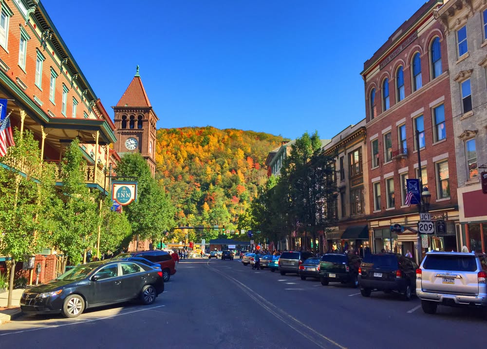 ADMoyerLumber's tweet photo. Good morning, America 🇺🇸 Happy Tuesday from Pennsylvania! 🍂

📷Uncovering PA (Jim Thorpe, PA) https://t.co/WYyebTj1pP