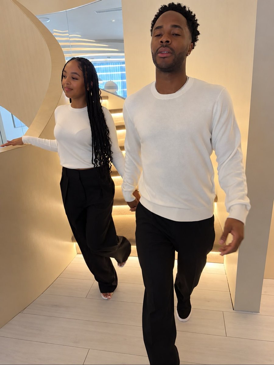 isdoreTech's tweet photo. Rahim sterling with his daughter Melody, who was born when he was just 17. He was still a teenager when he became a dad. ❤️🥹 https://t.co/AeNnnVDnZY