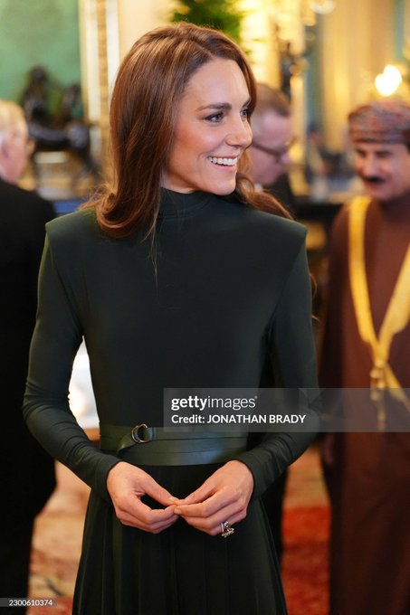 GabiK_blogoKate's tweet photo. Catherine in new Norma Kamali dress!

@KateMiddStyle @MiddletonMaven @ufonomore @WhatKateWore 

https://t.co/rPYorg0Dq7 https://t.co/VOUuk3MdDM