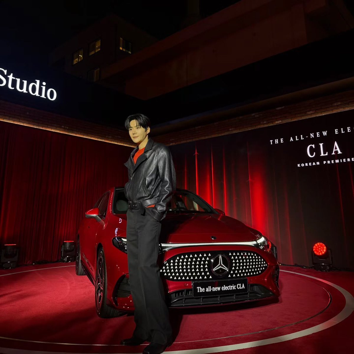 myjuyz_seonho's tweet photo. @ seonho__kim IG post

“#MercedesBenz #MBStudioseoul #ElectricCLA #ElectricGLC
-The all-new electric CLA &amp; GLC Launching Party”

#KimSeonho #김선호 https://t.co/uWAiMRxje4