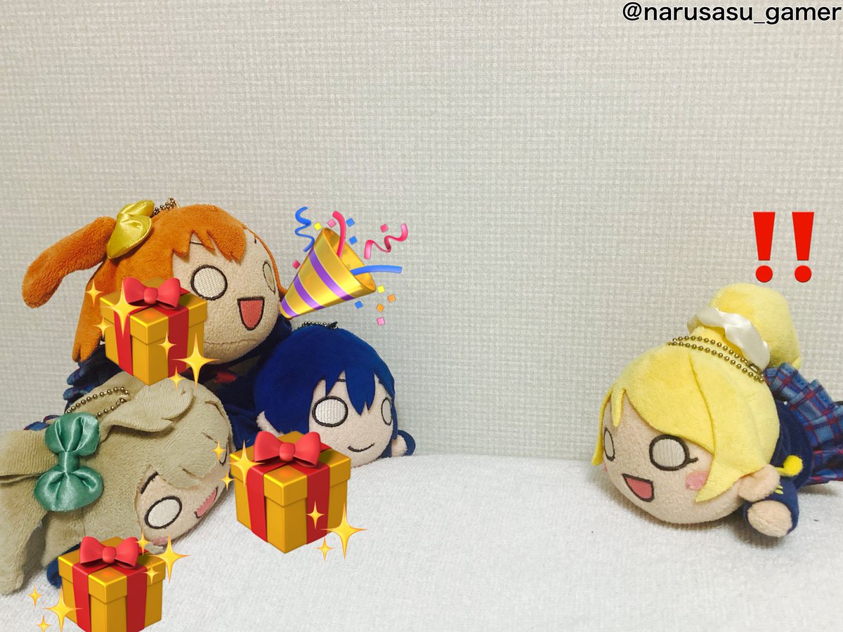 narusasu_gamer's tweet photo. 絵里ちゃん
誕生日おめでとう🎉🎊🎉Я
#絢瀬絵里生誕祭2026
#絢瀬絵里誕生祭2026
#絢瀬絵里 #lovelive #μʼs

絵里「吟子と主さんの弟さんの誕生日が終わって今日は私の誕生日ね…！
皆、私の誕生日祝ってくれてるかしら？」

穂乃果「おーい！絵里ちゃーん！」

海未「絵里！見つけました！」

ことり「今日は絵里ちゃんの誕生日だね！」

穂乃果・ことり「絵里ちゃんおめでと〜！！」

海未「お誕生日おめでとうございます🎶絵里！」

絵里「ハラショー！穂乃果、ことり、海未！3人共ありがとう！
最初はあの2人かと思ったけどまさか貴方達が来るなんてね！」

穂乃果「にこちゃんならケーキ作りと希ちゃんは皆と一緒に絵里ちゃんの誕生日パーティの準備してるよ！」

絵里「あら、そうだったのね！」

海未「ですので、まずは私達からお祝いしますよ！」

ことり「私達のプレゼント受け取って！絵里ちゃん！」

絵里「ふふっ、プレゼント有難く頂くわね🎶
他の皆からのプレゼント…楽しみに待ってるわ☺️」

ダイヤ「絵里さん！誕生日おめでとうございますですわ！」

絵里「えっ、ダイヤも！？」

ダイヤ「私も絵里さんのお誕生日をお祝いすると決めてましたので！
勿論プレゼントも用意してきましたわ！」

絵里「ダイヤもお祝いとプレゼントありがとう🎶
これからも私の事応援してくれると嬉しいわ🎶」

ダイヤ「えぇ！当然ですわ！」

穂乃果「それじゃ、皆も絵里ちゃんの誕生日お祝いしてあげてね！！」