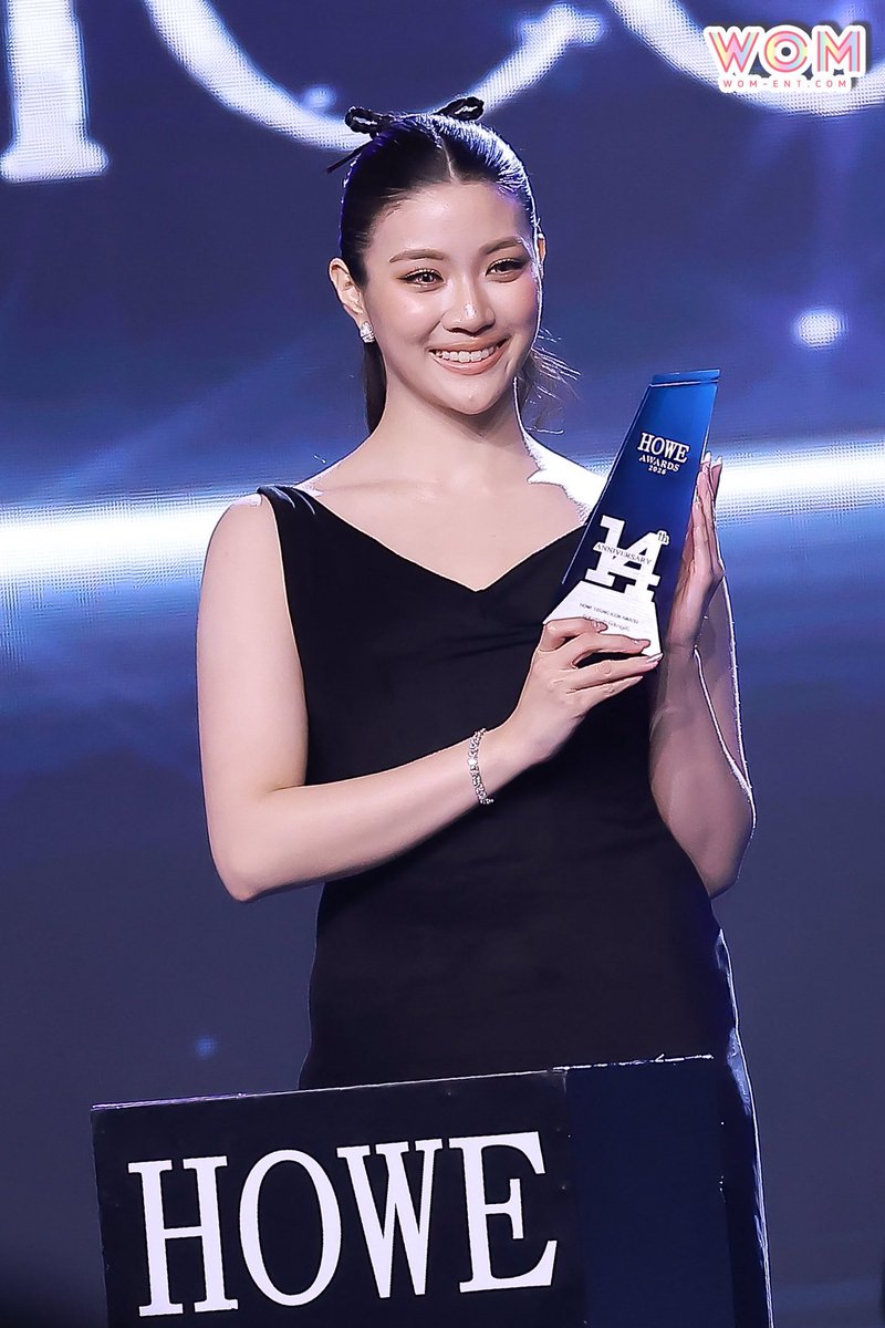 GinJayTrendTH's tweet photo. [📸 รูปสื่อ] Ginny ถือถ้วยรางวัล

GINNY AT HOWE AWARDS
#HOWEAWARDS2026xGinny https://t.co/PatvVOSJuT