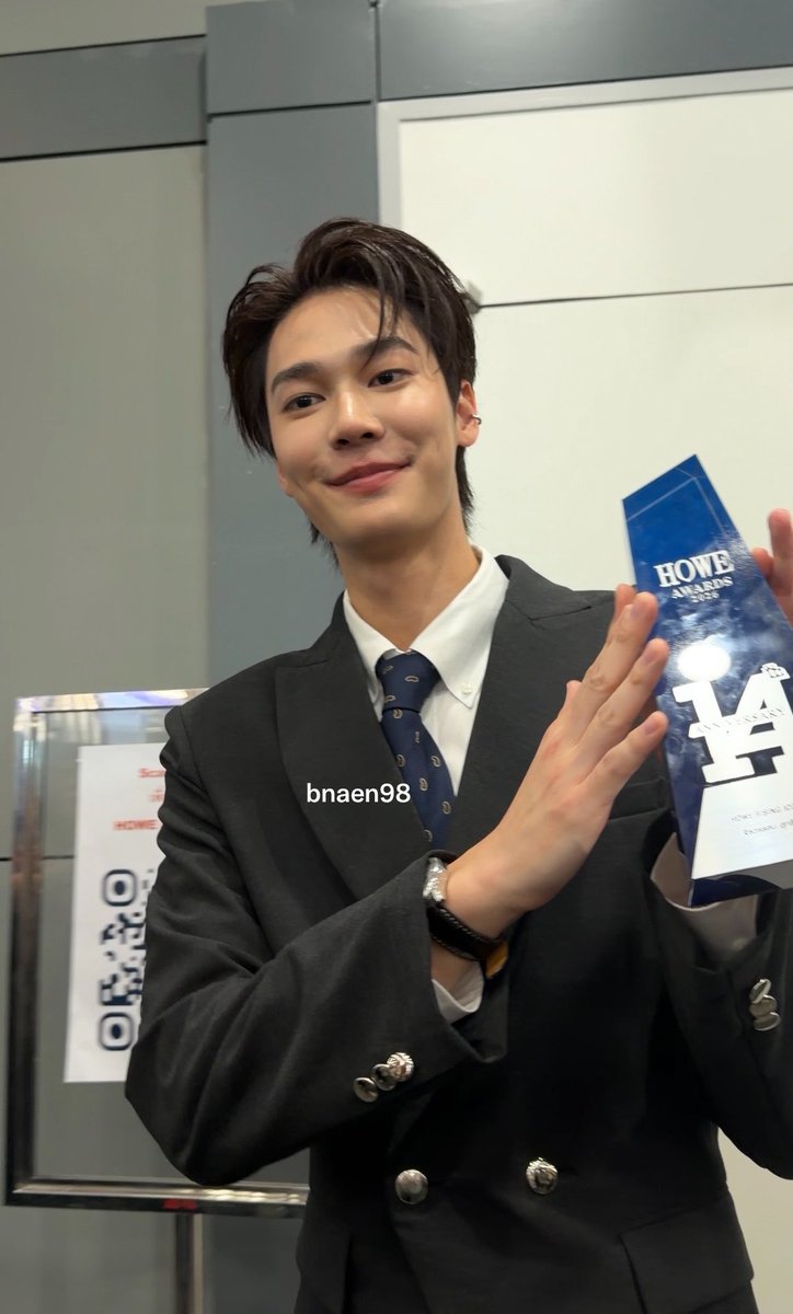 bnaen98's tweet photo. ดิวธีภูมิใจมั้ย ป้าภูมิใจมาก รางวัลต่อไปมาอีกได้เลย🫶🏻🤎💙 รักดิวธีมากๆ น้าาาาา🥳💐✨

DEWTEE SHINES AT HOWE

#HOWEMAGAZINE
#HOWEAWARDS2026 https://t.co/ZOVNg5QqEa