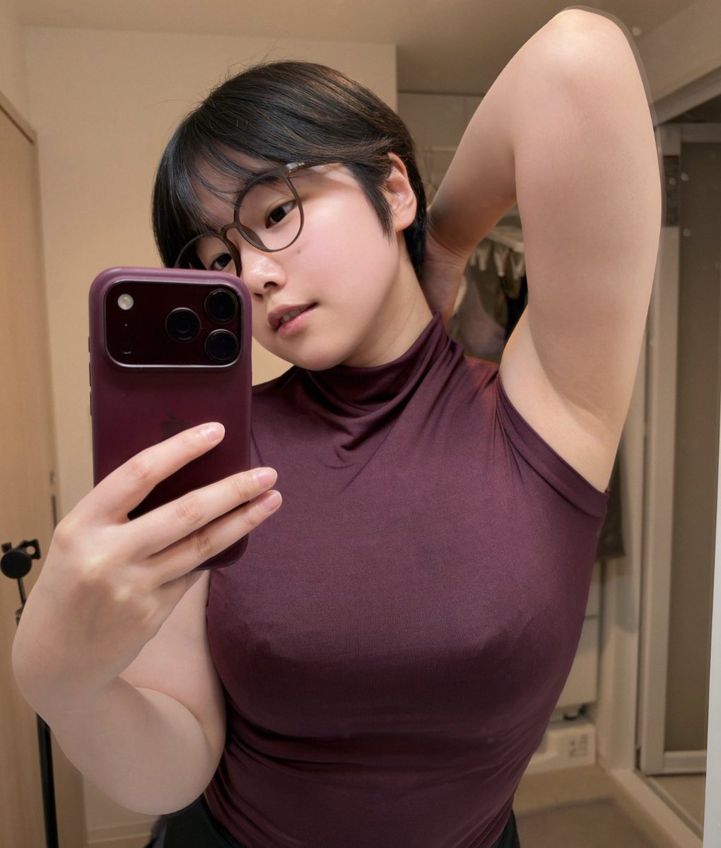 cam_modelchan tweet picture