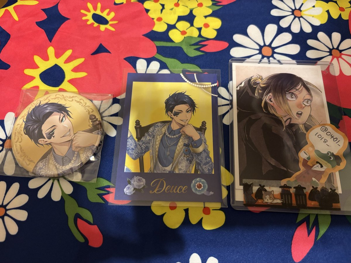 0401_1018_'s tweet photo. @noa_Guten 初めまして、検索から失礼します。
当方デュースくんの缶バッジ、カードを所有しているのですが、異種交換が可能であればカードのフロイド、バースデーカードのジェイドフロイドと2:2で交換いただけないでしょうか？

文字数制限のため、続きます🙇‍♀️ https://t.co/vupo9js9g8