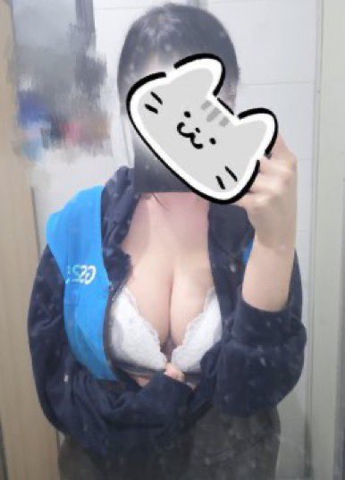 buccellatix's tweet photo. 有人看喷泉吗？          

无聊   来X发泄了         

流言33我秒发 来者不拒🫣 https://t.co/ecVwbl7Ywb