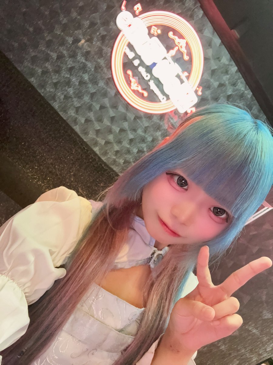 ramune_nyan02's tweet photo. 本日めんせつ！だけの予定だったのですが急遽初出勤🩵させていただきまちた🥹
そして初めての接客はまさかのゆゆうたさん、そして初めてのボトルまで( ; ; )
とても幸せな初出勤でちた！配信からの遠隔、そして直接のお話沢山ありがとうございました૮ .  ̫ . ა♡これからよろしくお願いしますᵔ.  ̫.ᵔ https://t.co/QWeOzySIfV