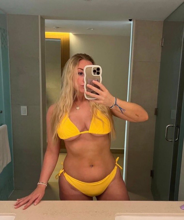 WBG00n3r17's tweet photo. Relapsed hard and I’m looking to get worse.

I’m exposing my IRL Melissa

Like and RT turn her into famous goon fuel

#irl #irlexposed #nsfwtwt #exposure #wankchat #wankbattle https://t.co/LgkmEdjobg