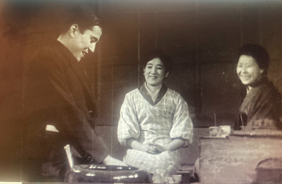 therart's tweet photo. 小津安二郎監督
「淑女と髯」

黒澤品に出てきそうな剣士はヒゲがある方が好きだったけど淑女には紳士をと監督らしさ
剃ってから仕事も決まったと笑顔で報告して一気に爽やか
恋敵な女性とポジティブな別れ方をする潔い余韻のラスト https://t.co/W1VdJTe2Pc