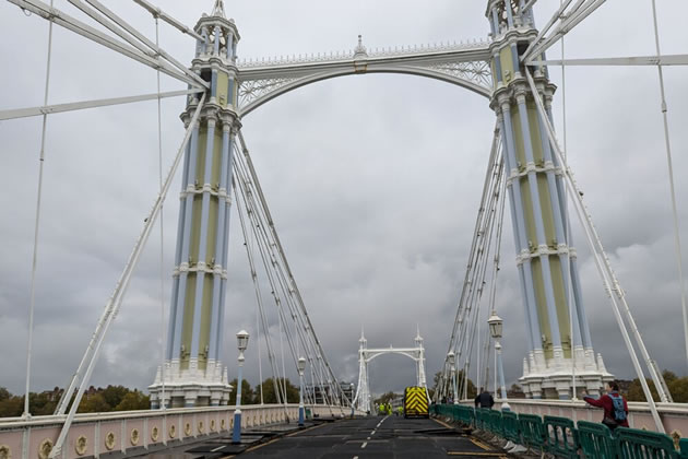 putneysw15's tweet photo. Frustration at Albert Bridge Closure on Both Sites of the River
Open letter written to councils and Mayor asking for repair to be accelerated https://t.co/UoLJAReDGl https://t.co/S9V1WNjVCQ