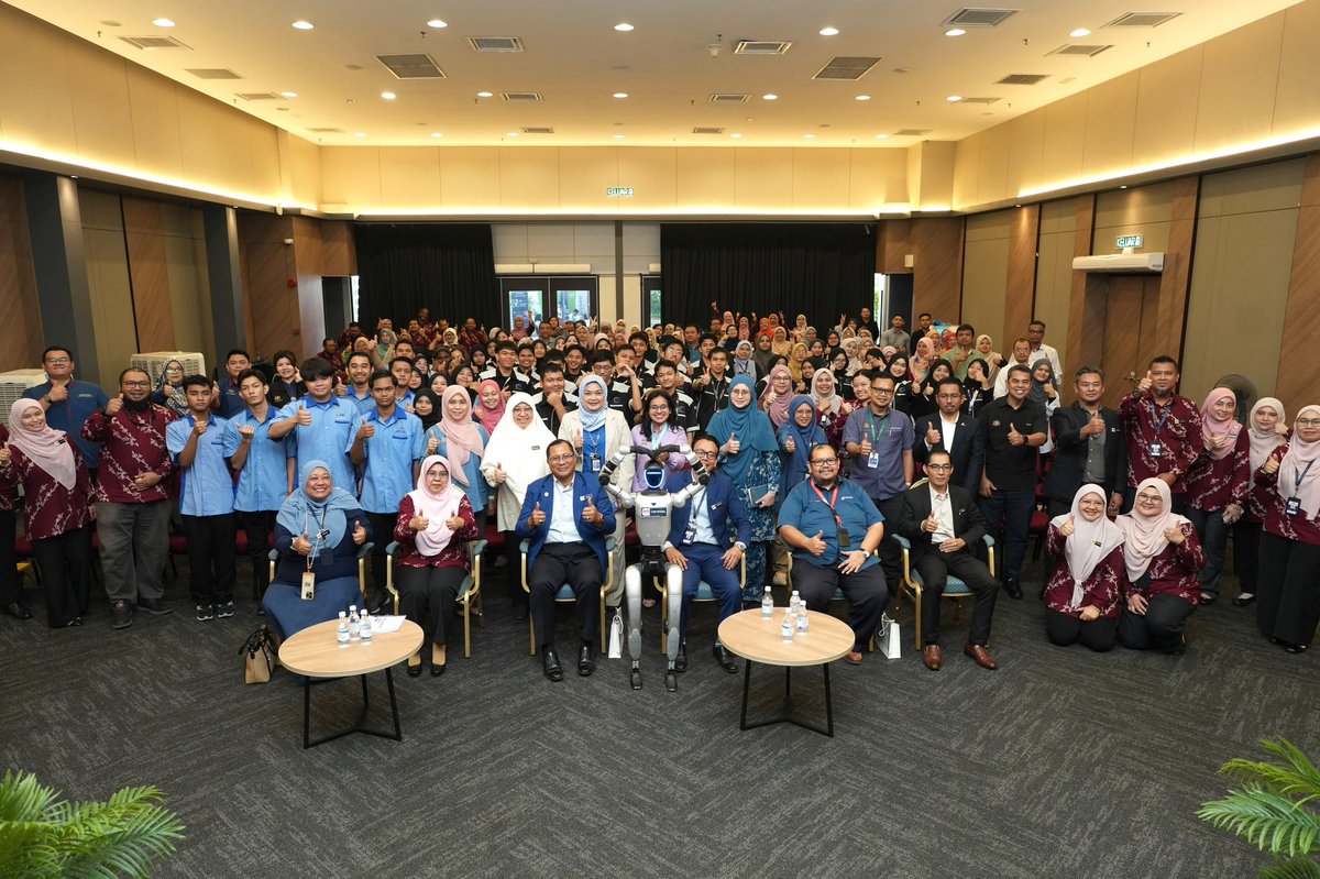 mykesuma's tweet photo. KESUMA menerusi BPM telah menganjurkan Hari Digital KESUMA 2026 bertemakan “AIgnite@KESUMA: Ignite Ideas, Innovate Work &amp; Transform The Future” sebagai usaha memperkukuh budaya digital serta menggalakkan penggunaan teknologi dan kecerdasan buatan (AI). https://t.co/ZrKmrBG1o4