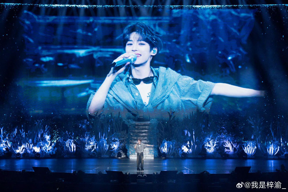 Celyn55070Cel's tweet photo. Ziyu Macau concert has received rave reviews, despite limited local attendance, the was  show powered by fan from across the cities, who traveled to him, he become first 2000s top tier , singer to stage ,back to back, https://t.co/qqo3Hy4bvE
