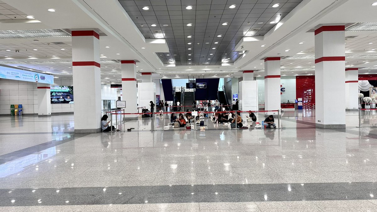 LOVEiS_ent's tweet photo. วันนี้ #nontfam มาเจอกันกับ #NONTTANONT 
ณ จุดรวมพล บริเวณหน้า Hall EH103, BITEC BangNa ช่วงเวลา 21.30 น. เป็นต้นไป

ขอความร่วมมือรวมพลอย่างเป็นระเบียบ ไม่กีดขวางทางผู้ร่วมงานท่านอื่น ๆ นะคะ

#HOWEAWARDS2026 https://t.co/T7pLxz26zI