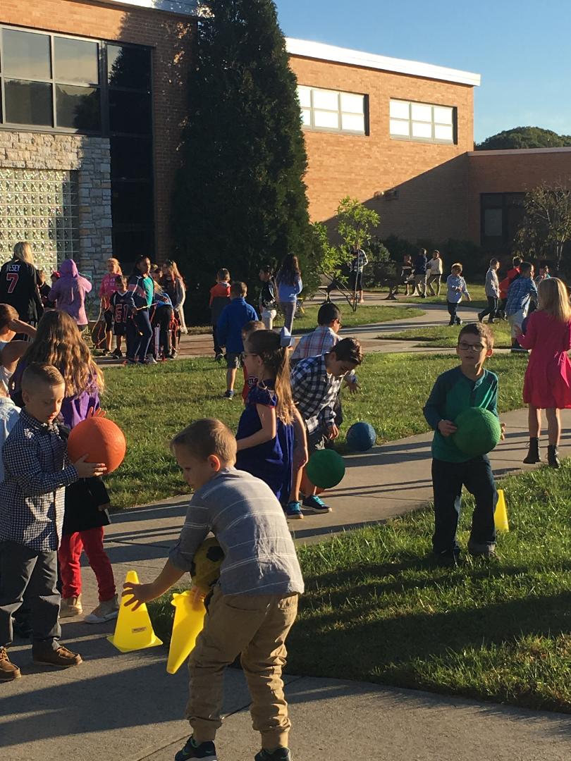 FreeRangeKids's tweet photo. If parents want kids off screens, the substitute can NOT be, "Do fun things together instead!"

Few adults have 6 hours free after school. And kids long to play w/ EACH OTHER, not us.

Solution: KEEP SCHOOLS OPEN FOR ALL-AGE, NO-PHONES FREE PLAY.

https://t.co/fkQNptVk5K https://t.co/yswhfWDOm8