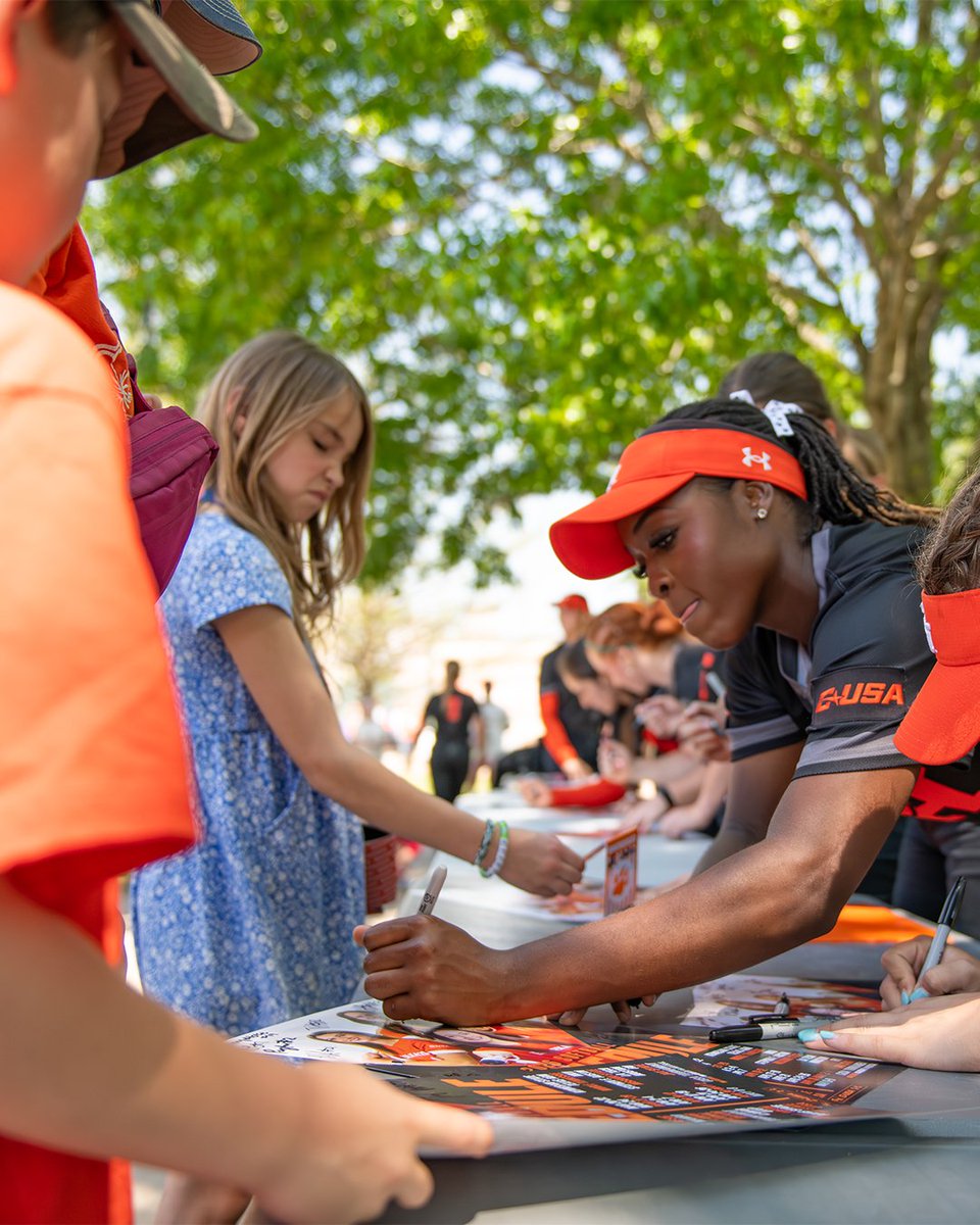 BearkatsSB's tweet photo. Wishing Karrlauhn Deas a very happy birthday today! 🥳

#EatEmUpKats | #BePartOfIt https://t.co/HzOueJ34cw