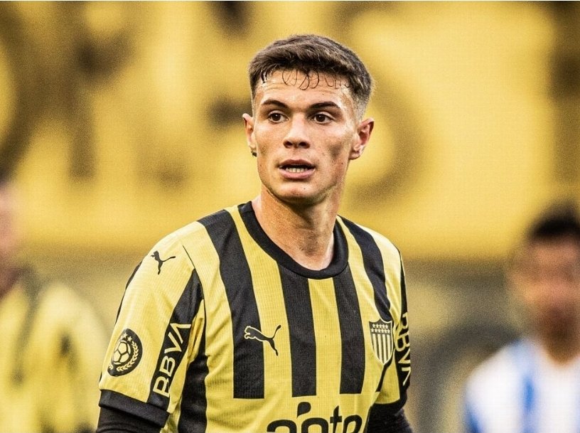 WilsonMendez86's tweet photo. Los arbitrajes y la prensa blanca los apoyarán de aquí a que termine el Campeonato Uruguayo.

Pero @OficialCAP tiene la respuesta en su poder, tienen que jugar los mejores. No es hora de caprichos, es hora de poner a Peñarol por delante https://t.co/UztXwZiSc5