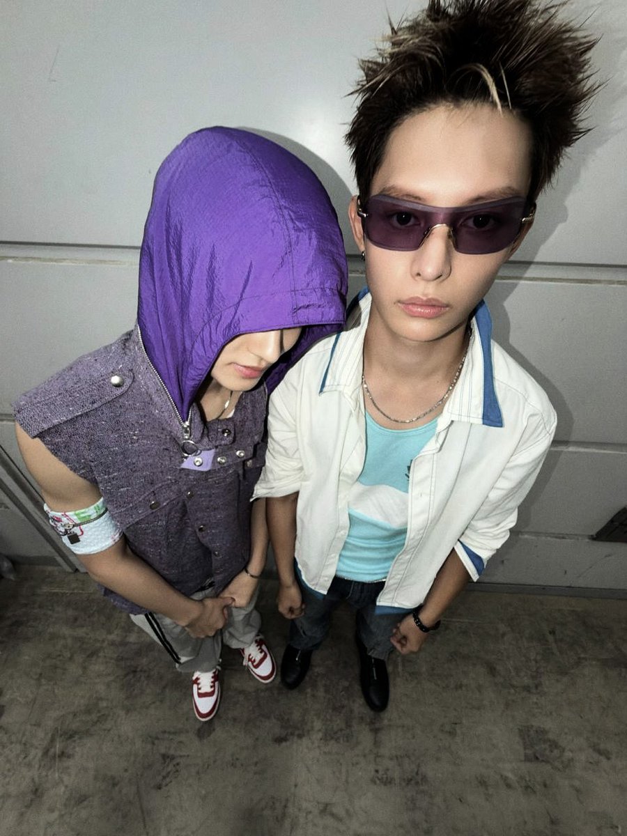 Seonyghyeon's tweet photo. Backstage at Nol Festival with him again, showing off the archives before we take the stage. https://t.co/t4jwnSnZLY