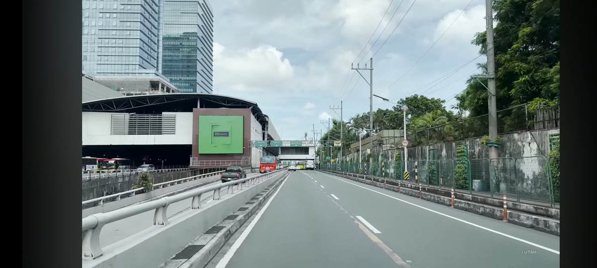 RakeshK32229480's tweet photo. Tamil Nadu, Gujarat, Maharashtra, Telangana, and Haryana are all richer than the Philippines. But do any of them have even a 1 km stretch that looks anything like this? (Manila’s business district) https://t.co/H19eDhenfU