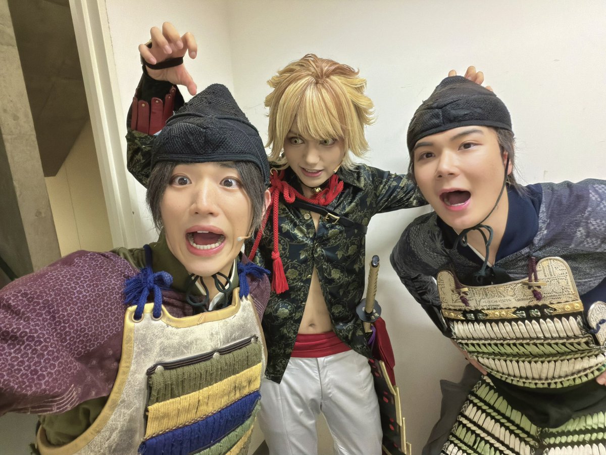 iori_suetaka's tweet photo. 📸にゃん君とたっちゃん

はじめ君は素でも南泉でも可愛いです🐱

すっごく真摯に南泉と向き合って稽古に励み、本番入ってから公演を重ねる度にイキイキとしてて、僕としては勇気をたくさん頂いてます✨

これからもどんどん成長してほしいし、いつか肩を並べて板の上に立てるよう自分も頑張ります!! https://t.co/FNoigSzJu7