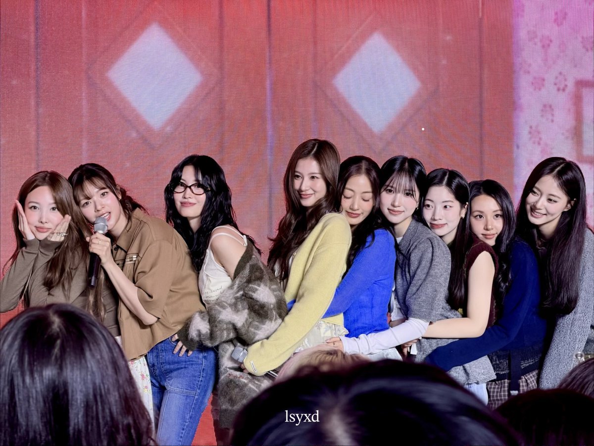 lsyxd_'s tweet photo. 171026 Twice Fan Party

Happy 11 Anniversary🩷💛

#TWICE_11th_Anniversary 
#Twice https://t.co/jAuixQGi8d