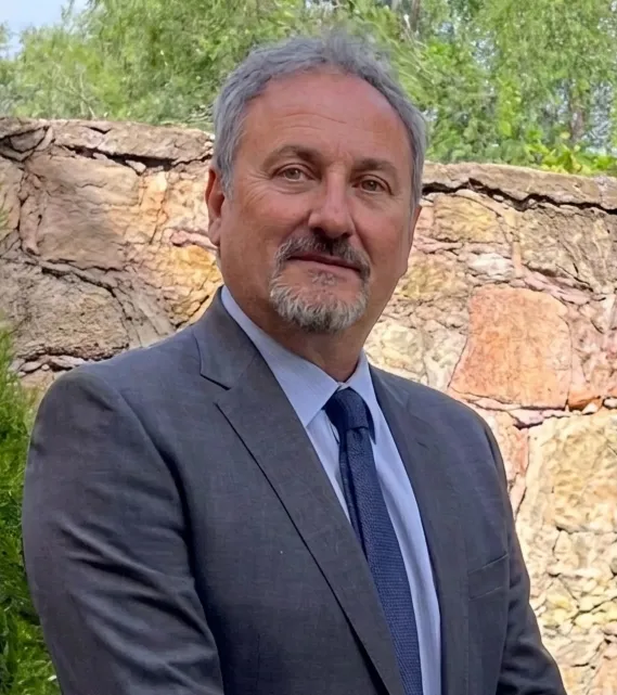 FMBBVA's tweet photo. En #AméricaLatina, alrededor de 210 millones de personas están fuera de la #pobreza, pero tan cerca de ella que cualquier contratiempo puede hacerlas retroceder. Disponer de mayores ingresos no equivale a tener estabilidad.

¿Hemos caído en la trampa de las buenas noticias sobre la salida de la pobreza? Giovanni di Plácido, director de Research y Estrategia de la Fundación Microfinanzas BBVA, lo explica en su tribuna en @elconfidencial ➡️ https://t.co/6wg0tRqwHC
