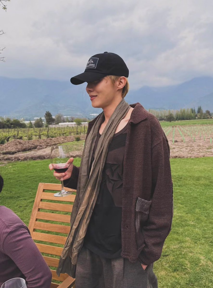 y00ngipurrs's tweet photo. ✅ wine tasting with tape https://t.co/6nCf4LrY4Z