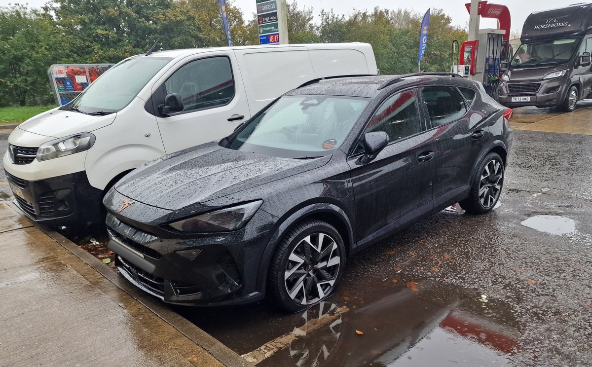 ChaserMcNub's tweet photo. Survived driving on uk roads for the first time, only had a couple of near death experiences 🫠 

Thanks Scylla and Fusion for yelling WRONG SIDE as soon as we left the airport 😭 https://t.co/OgPSXpt1iu
